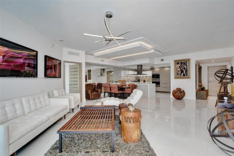 Copropriété à vendre à North Miami Beach, Floride: 2 chambres, 155.15 m2 № 1362272 - photo 4