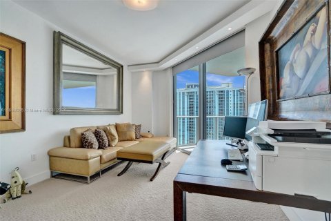 Condominio en venta en North Miami Beach, Florida, 2 dormitorios, 155.15 m2 № 1362272 - foto 19