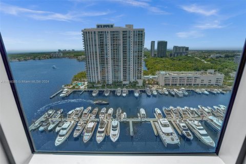 Condominio en venta en North Miami Beach, Florida, 2 dormitorios, 155.15 m2 № 1362272 - foto 17