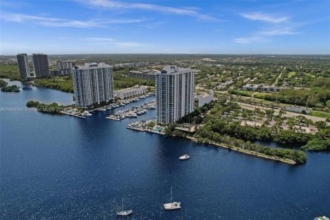 Condominio en venta en North Miami Beach, Florida, 2 dormitorios, 155.15 m2 № 1362272 - foto 25