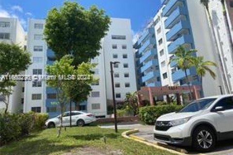 Copropriété à vendre à Miami, Floride: 2 chambres, 81.94 m2 № 1367550 - photo 1