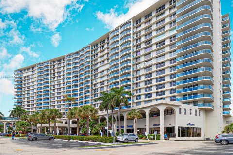 Condo in Hollywood, Florida, 2 bedrooms  № 1367551 - photo 2