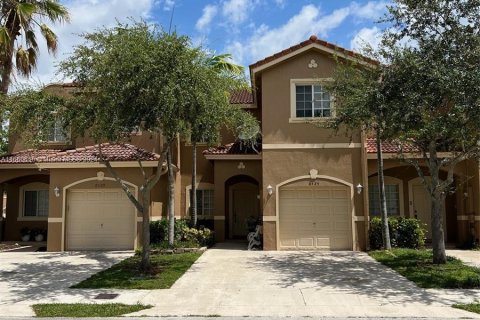 Touwnhouse à louer à Cutler Bay, Floride: 3 chambres, 120.31 m2 № 1367553 - photo 1