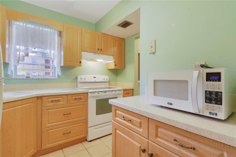 Condo in Stuart, Florida, 2 bedrooms  № 1289075 - photo 8