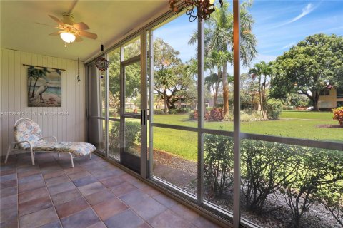 Condo in Stuart, Florida, 2 bedrooms  № 1289075 - photo 1