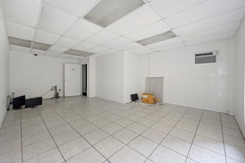 Commercial property in Miami, Florida № 932604 - photo 5