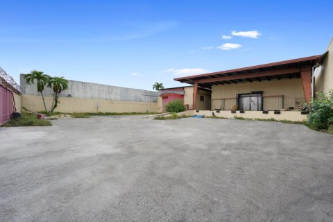 Commercial property in Miami, Florida № 932604 - photo 22