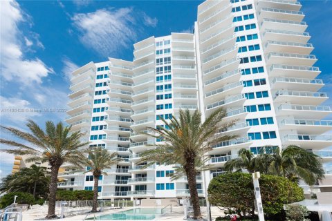 Touwnhouse à vendre à Miami Beach, Floride: 3 chambres, 260.87 m2 № 880505 - photo 12