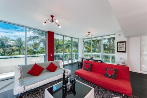 Townhouse in Miami Beach, Florida 3 bedrooms, 260.87 sq.m. № 880505 - photo 3