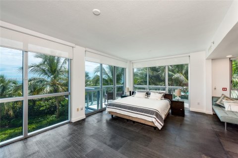 Townhouse in Miami Beach, Florida 3 bedrooms, 260.87 sq.m. № 880505 - photo 7