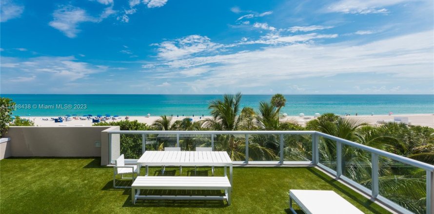 Townhouse in Miami Beach, Florida 3 bedrooms, 260.87 sq.m. № 880505