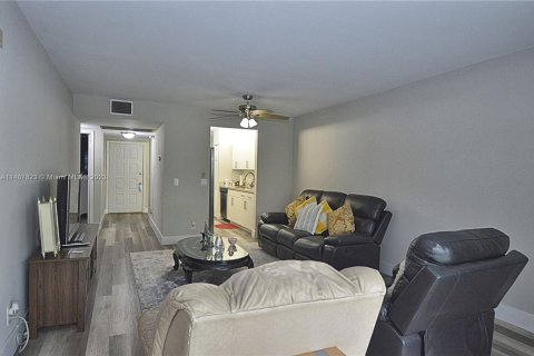 Condominio en venta en Pembroke Pines, Florida, 2 dormitorios, 102.19 m2 № 843751 - foto 15