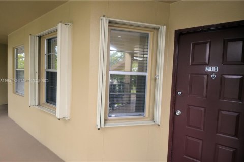 Condominio en venta en Pembroke Pines, Florida, 2 dormitorios, 102.19 m2 № 843751 - foto 4