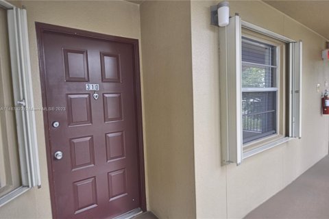 Condominio en venta en Pembroke Pines, Florida, 2 dormitorios, 102.19 m2 № 843751 - foto 5