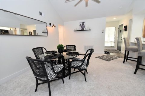 Condominio en alquiler en Sarasota, Florida, 2 dormitorios, 103.31 m2 № 214792 - foto 12