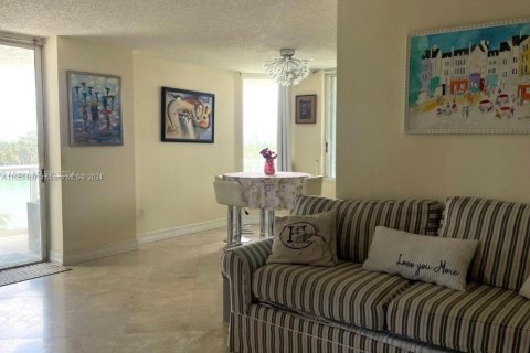 Condominio en venta en Miami Beach, Florida, 3 dormitorios, 129.13 m2 № 1333686 - foto 9