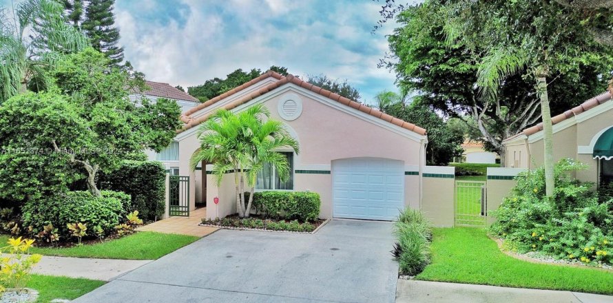 House in Weston, Florida 3 bedrooms, 162.76 sq.m. № 1333684