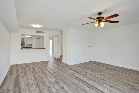 Condo in Coral Springs, Florida, 3 bedrooms  № 1100858 - photo 25