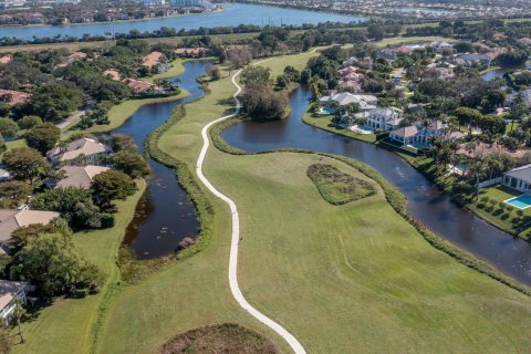 House in Wellington, Florida 3 bedrooms, 184.88 sq.m. № 1100879 - photo 12