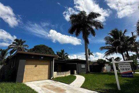 Villa ou maison à louer à Margate, Floride: 3 chambres, 116.41 m2 № 1367607 - photo 4