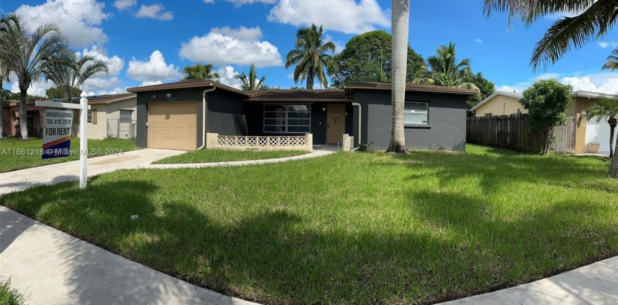 House in Margate, Florida 3 bedrooms, 116.41 sq.m. № 1367607