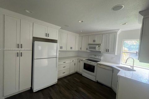 Casa en alquiler en Margate, Florida, 3 dormitorios, 116.41 m2 № 1367607 - foto 12