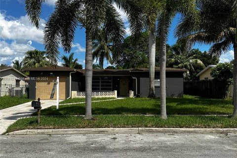 Villa ou maison à louer à Margate, Floride: 3 chambres, 116.41 m2 № 1367607 - photo 5