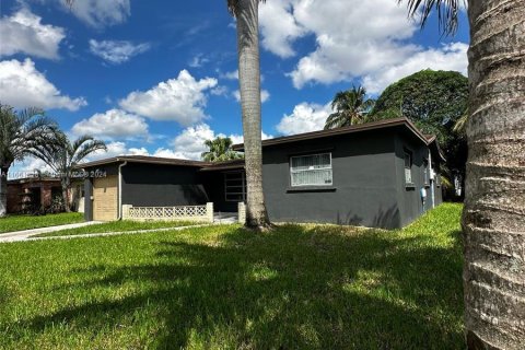 Villa ou maison à louer à Margate, Floride: 3 chambres, 116.41 m2 № 1367607 - photo 2