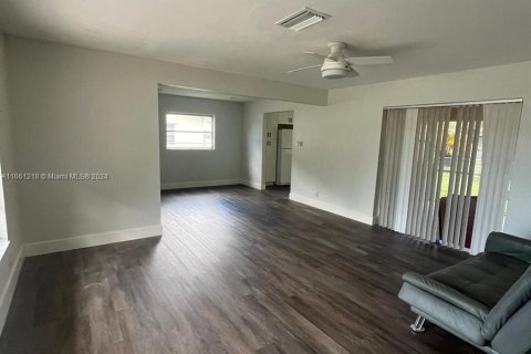 Casa en alquiler en Margate, Florida, 3 dormitorios, 116.41 m2 № 1367607 - foto 14