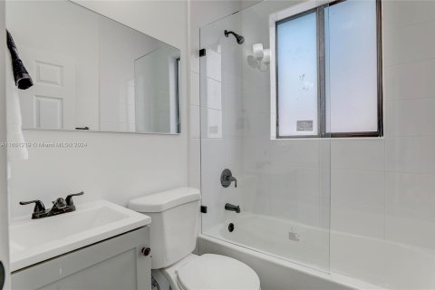 Apartamento en alquiler en Miami, Florida, 2 dormitorios, 69.68 m2 № 1367608 - foto 6