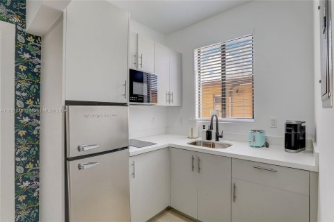 Appartement à louer à Miami, Floride: 2 chambres, 69.68 m2 № 1367608 - photo 2