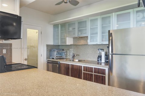 Condo in Miami, Florida, 2 bedrooms  № 1362178 - photo 4