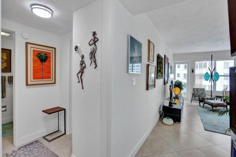 Condominio en venta en Fort Lauderdale, Florida, 1 dormitorio, 74.32 m2 № 1092241 - foto 12