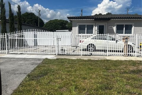 Villa ou maison à vendre à Hialeah, Floride: 6 chambres, 195.47 m2 № 1391507 - photo 22