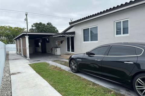 Casa en venta en Hialeah, Florida, 6 dormitorios, 195.47 m2 № 1391507 - foto 19