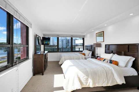 Condo in Miami Beach, Florida, 2 bedrooms  № 1172754 - photo 28