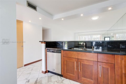 Condo in Hollywood, Florida, 2 bedrooms  № 1172796 - photo 6