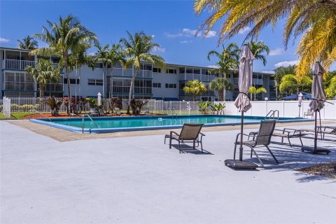 Copropriété à vendre à Hollywood, Floride: 2 chambres, 92.16 m2 № 1172796 - photo 25