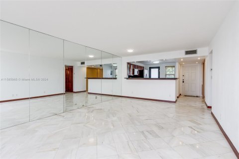 Condo in Hollywood, Florida, 2 bedrooms  № 1172796 - photo 10