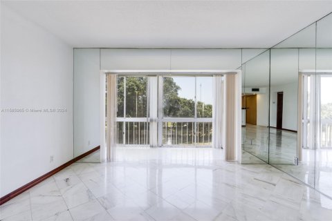 Copropriété à vendre à Hollywood, Floride: 2 chambres, 92.16 m2 № 1172796 - photo 8