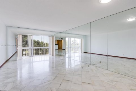 Copropriété à vendre à Hollywood, Floride: 2 chambres, 92.16 m2 № 1172796 - photo 2