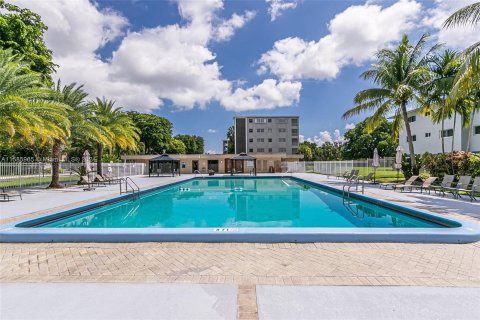 Copropriété à vendre à Hollywood, Floride: 2 chambres, 92.16 m2 № 1172796 - photo 5