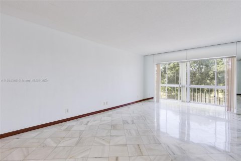 Copropriété à vendre à Hollywood, Floride: 2 chambres, 92.16 m2 № 1172796 - photo 1