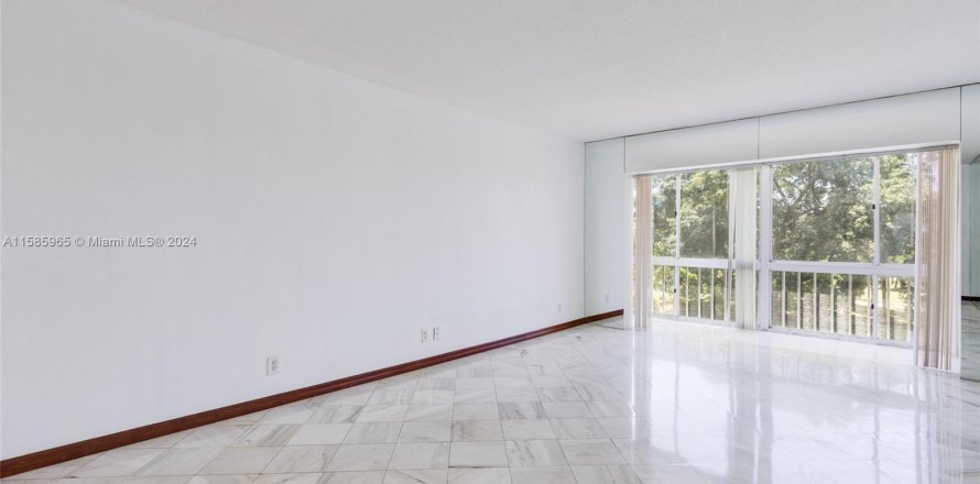 Condominio en Hollywood, Florida, 2 dormitorios  № 1172796