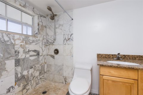 Condo in Hollywood, Florida, 2 bedrooms  № 1172796 - photo 17