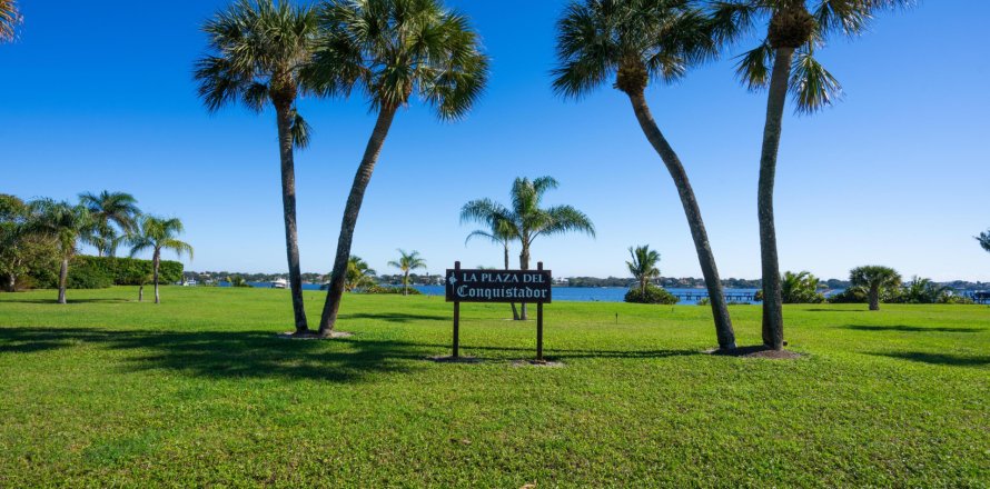 Condo in Stuart, Florida, 2 bedrooms  № 984389