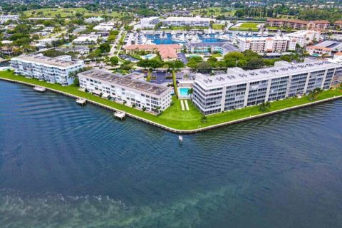 Condo in North Palm Beach, Florida, 2 bedrooms  № 972783 - photo 2