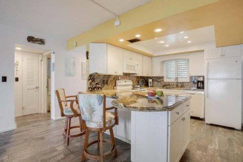 Condo in North Palm Beach, Florida, 2 bedrooms  № 972783 - photo 15