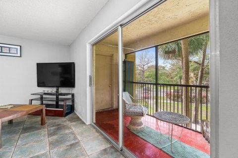 Condo in Oakland Park, Florida, 2 bedrooms  № 972703 - photo 8