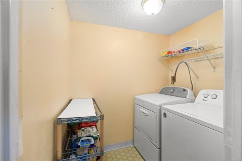 Condo in Oakland Park, Florida, 2 bedrooms  № 972703 - photo 10